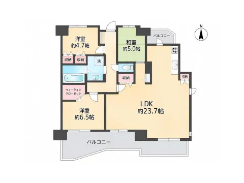 【間取り】
最上階・南向きの角部屋で、3面採光・2面バルコニー付きの3LDK。約23.7帖のLDKを中心に、リビング隣の和室と洋室2部屋があり、お子様の成長に合わせて使い方を変えられます。ウォークインクローゼットなど収納も充実。2017年に全室クロス張替え済みです。