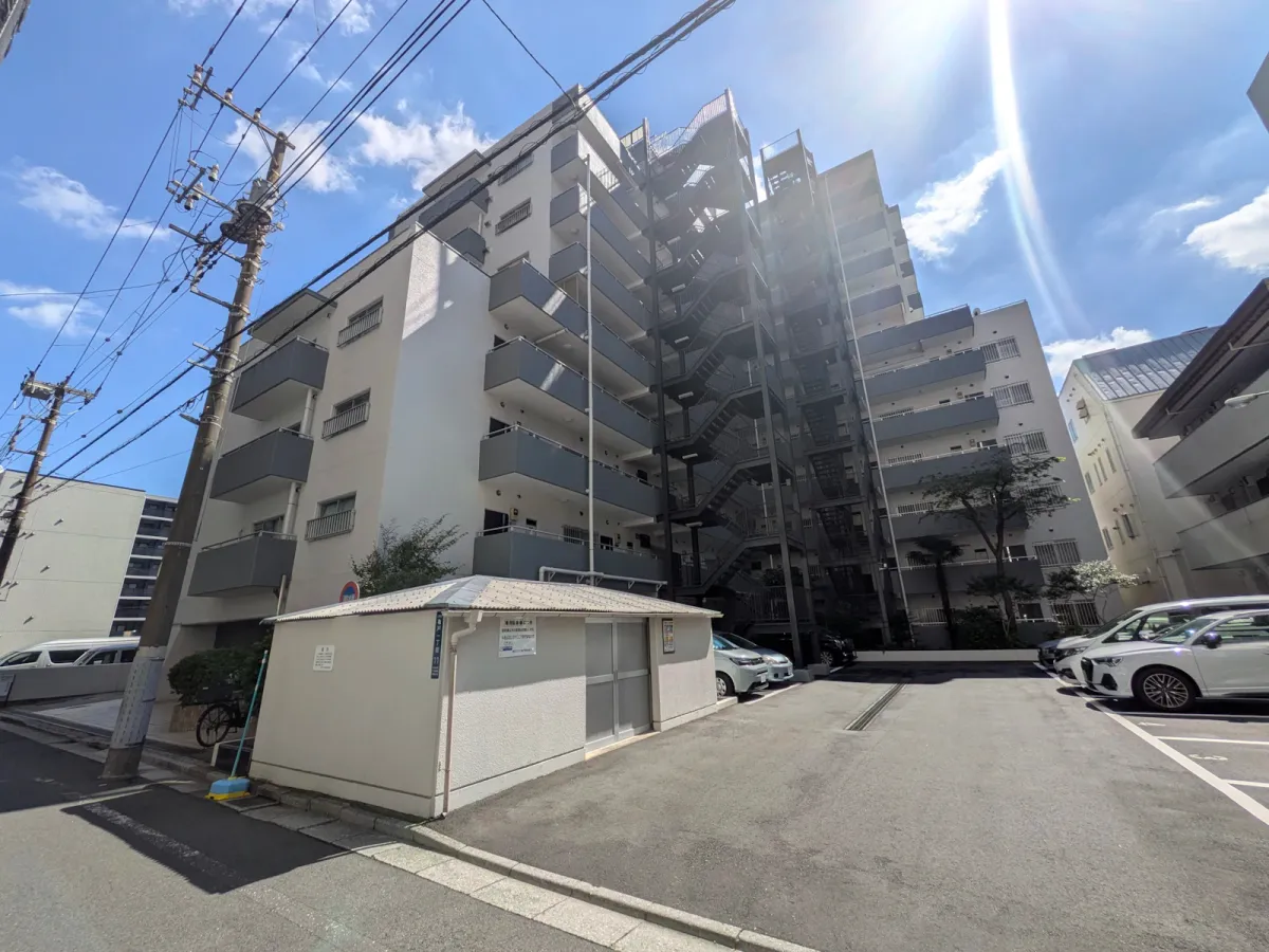 外観：SRC造・地上11階建て、総戸数77戸のマンション