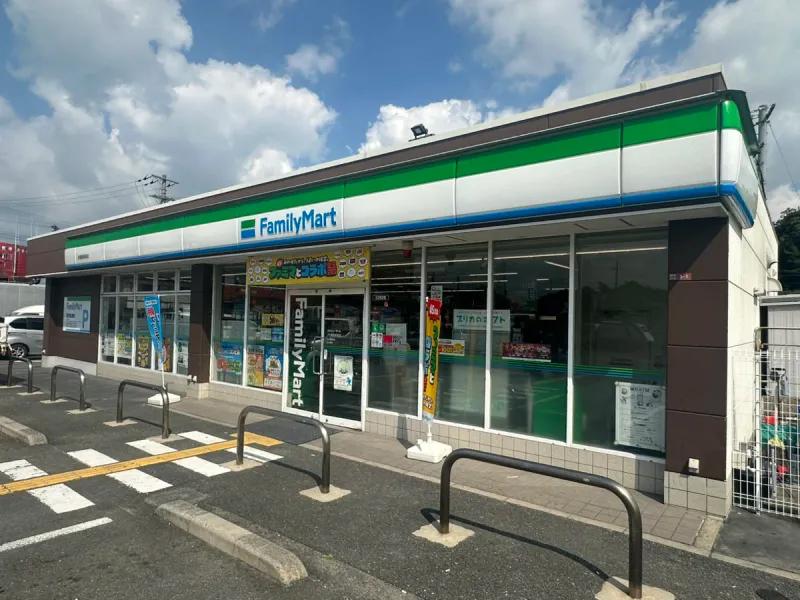 ・ファミリーマートＪＲ藤阪駅前店まで600m（徒歩約8分）