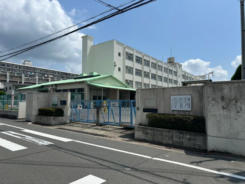 【小学校】高槻市立北大冠小学校630ｍ（徒歩約8分）