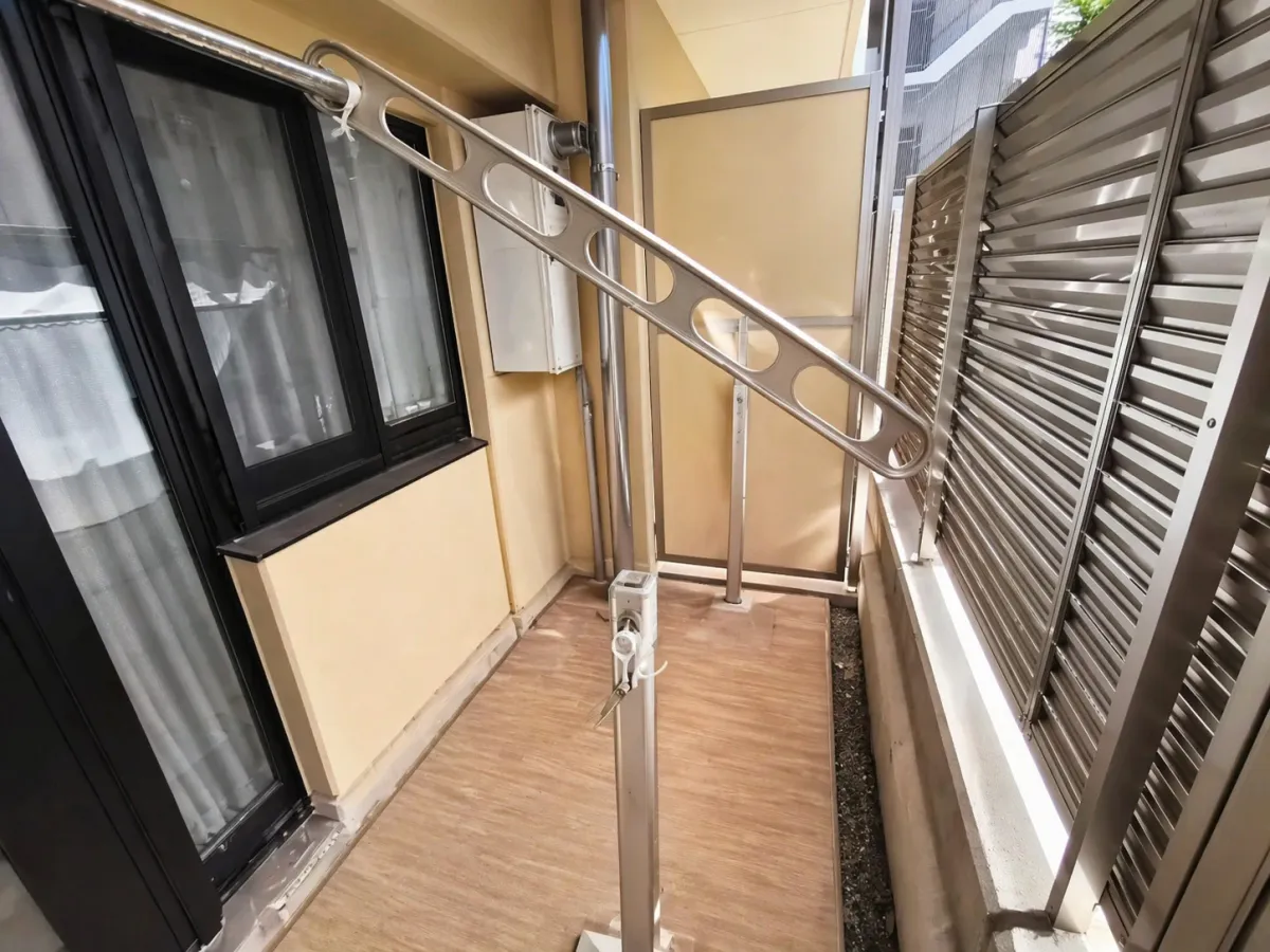専用テラスは室内とフラットにつながる心地よい空間。洗濯物干しスペースとしても活用できます。