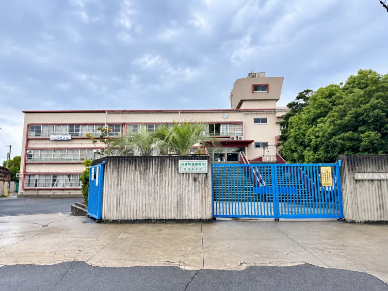 和泉市立和泉中学校：約1,700m（徒歩約22分）